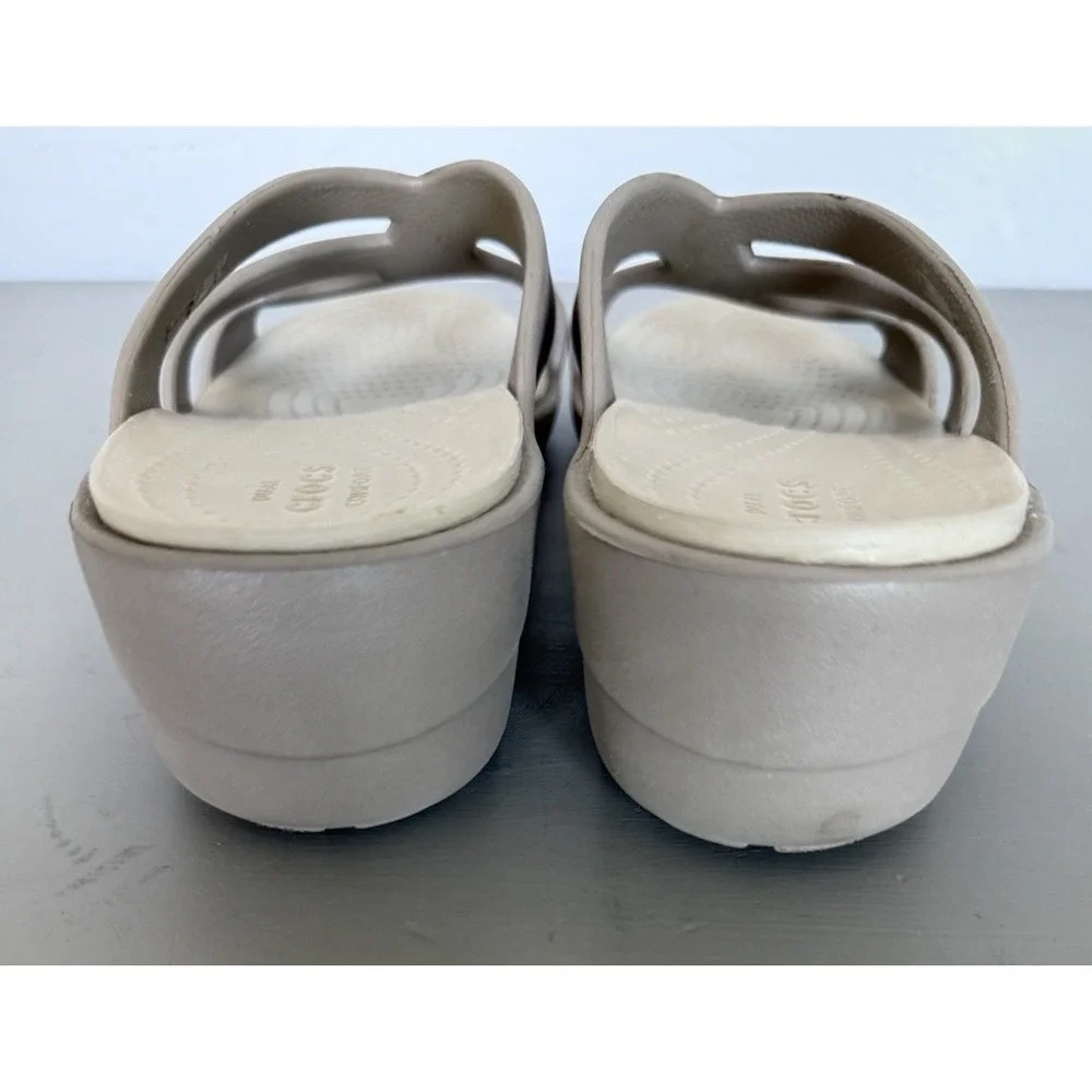 Crocs Sanrah Strappy Wedge Slide Sandals Womens Size 9 Taupe Comfort Casual